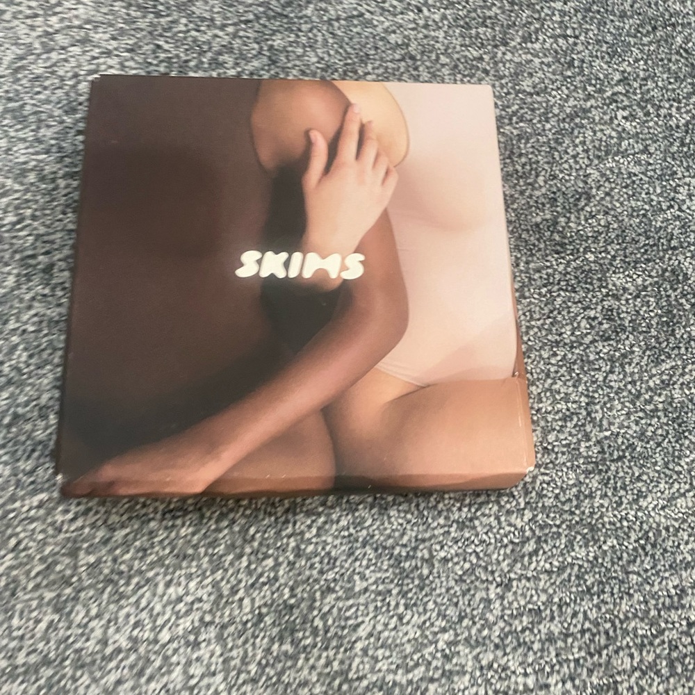 Brands new skims body suit